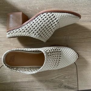NEW!! Women’s Cream Mules!